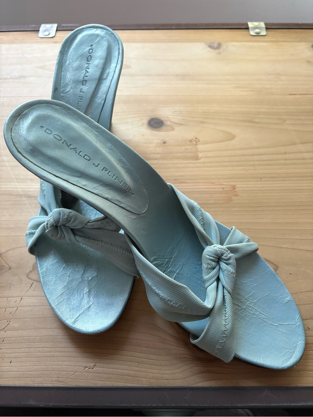 Donald J. Pliner Pale Mint Knot Slide Mules Sz 7.5